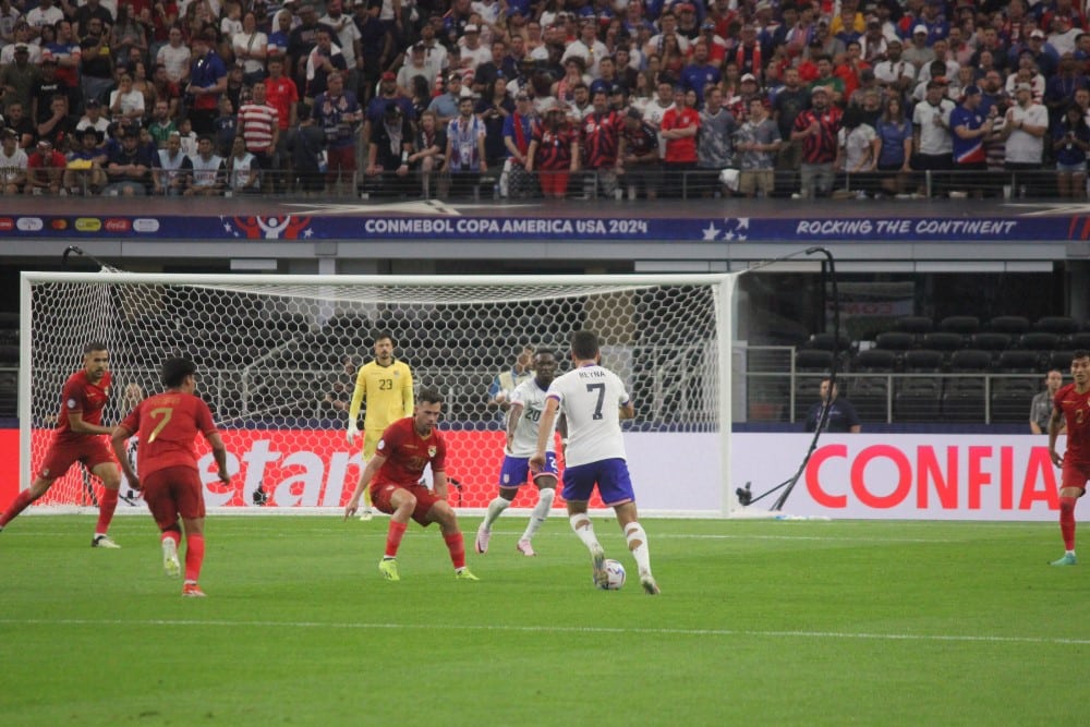 Gio Reyna controls Game