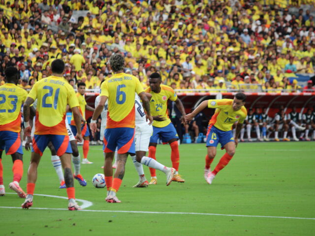 Colombia players in yellow shirts challenge Panama for the ball at the 2024 Copa América.