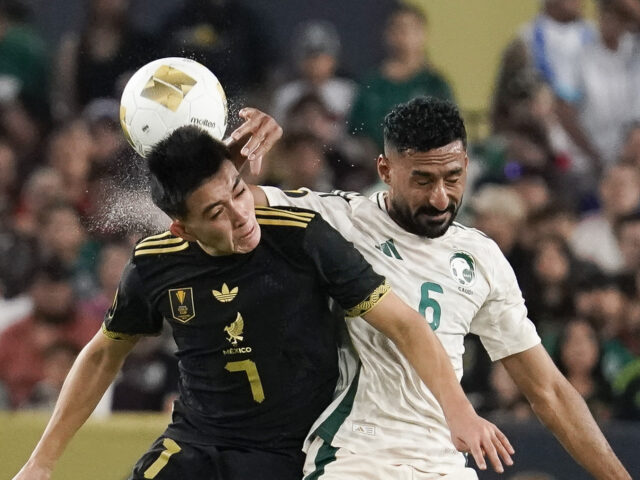 Gilberto Mora, in Mexico’s black number 7 shirt, challenges for the ball with a Saudi Arabia player during the 2025 Gold Cup quarterfinal.